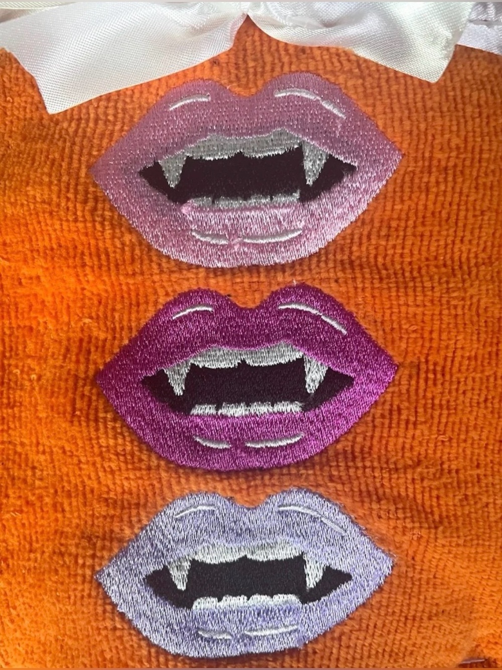 Halloween Lips & Fangs Bathroom Fingertip Hand Towel Set 2x Orange Pink NEW NWT - Picture 2 of 6